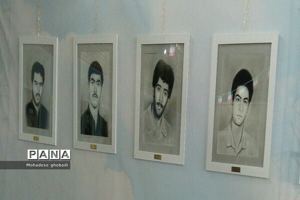 نمایشگاه سرو قامتان سرخ گلستان در بهارستان