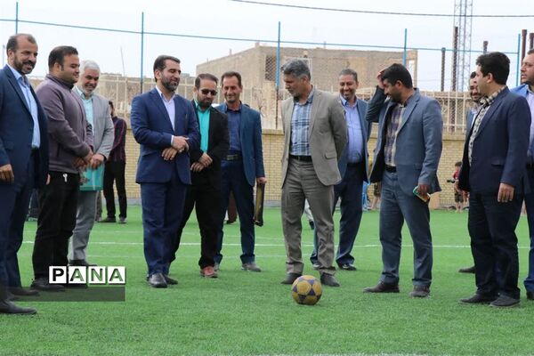 افتتاح ۲ زمین چمن مصنوعی با حضور معاون استاندار در ابرکوه