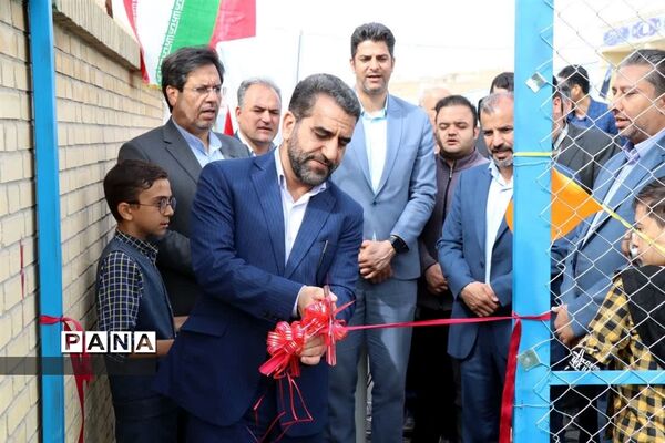 افتتاح ۲ زمین چمن مصنوعی با حضور معاون استاندار در ابرکوه