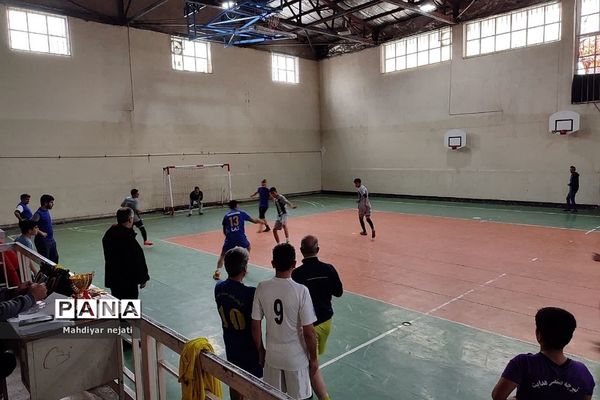 برگزاری جام «پدرپسری» فوتسال در دبیرستان استعدادهای درخشان شهید بهشتی رودهن