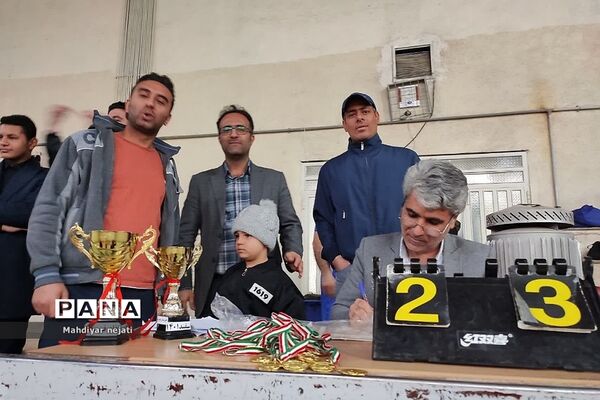 برگزاری جام «پدرپسری» فوتسال در دبیرستان استعدادهای درخشان شهید بهشتی رودهن
