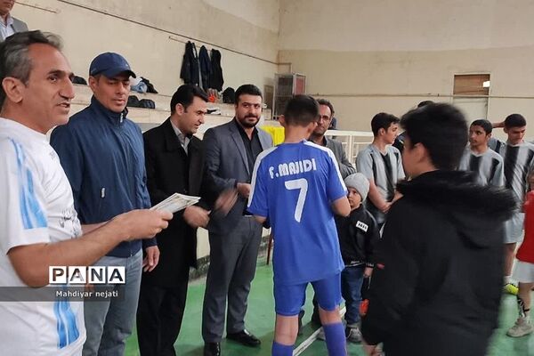 برگزاری جام «پدرپسری» فوتسال در دبیرستان استعدادهای درخشان شهید بهشتی رودهن