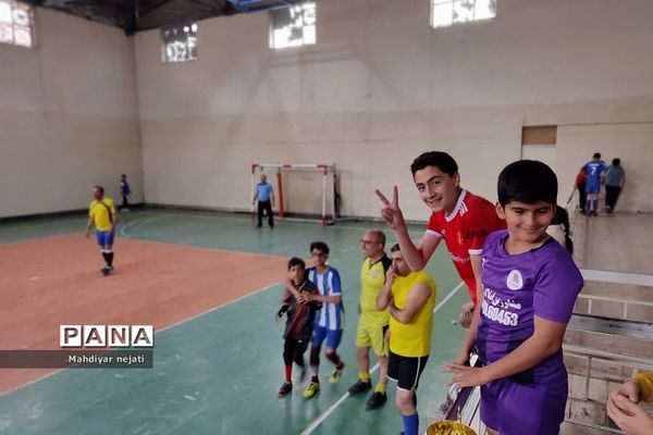 برگزاری جام «پدرپسری» فوتسال در دبیرستان استعدادهای درخشان شهید بهشتی رودهن