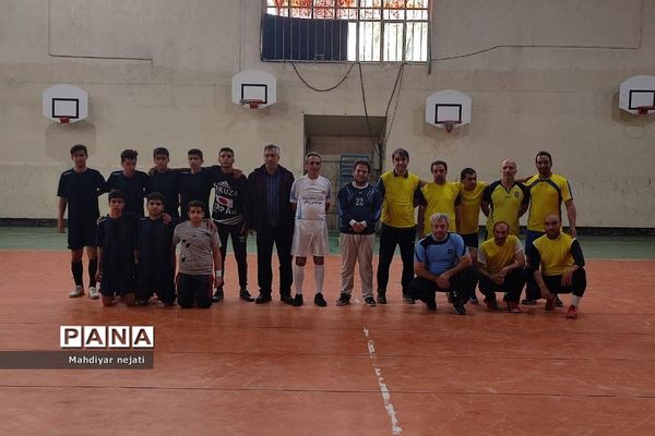 برگزاری جام «پدرپسری» فوتسال در دبیرستان استعدادهای درخشان شهید بهشتی رودهن