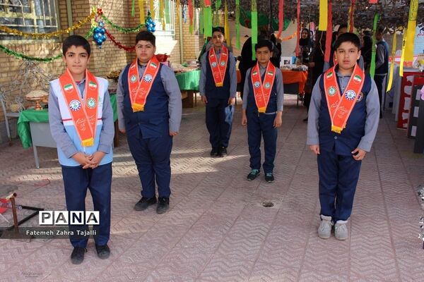نواختن زنگ درختکاری در مدرسه گلستان شهرستان سمنان -1