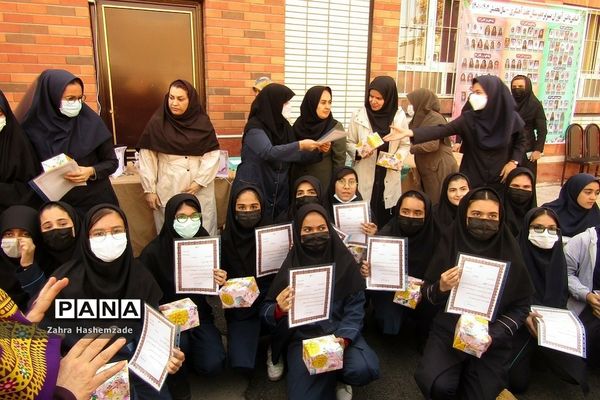 جشن نیمه شعبان و تقدیر از رتبه‌های برتر، در دبیرستان عفت آهنگری ناحیه یک ری