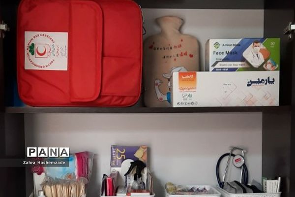 جشن نیمه شعبان و تقدیر از رتبه‌های برتر، در دبیرستان عفت آهنگری ناحیه یک ری