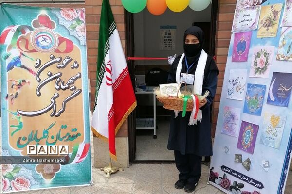 جشن نیمه شعبان و تقدیر از رتبه‌های برتر، در دبیرستان عفت آهنگری ناحیه یک ری
