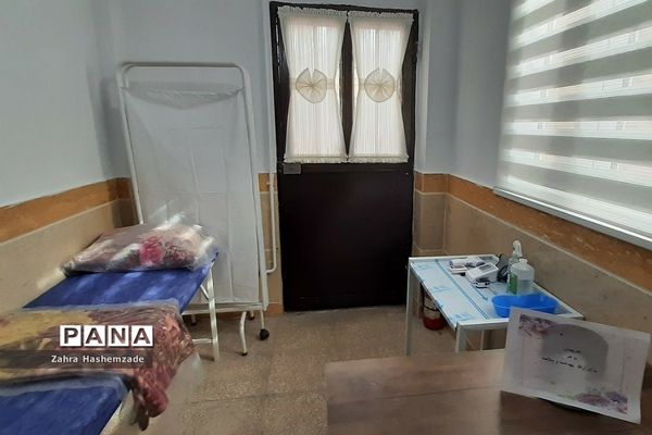 جشن نیمه شعبان و تقدیر از رتبه‌های برتر، در دبیرستان عفت آهنگری ناحیه یک ری