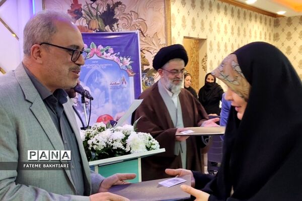 تقدیر از فعالان عرصه تعلیم و تربیت در ناحیه یک شهرری