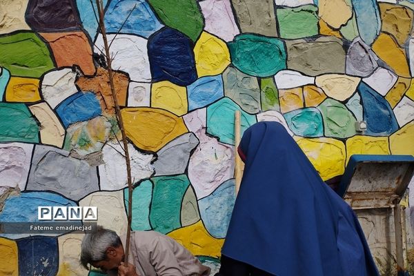 روز درختکاری در دبستان شهید سجادیان و امام رضا(ع) رودهن