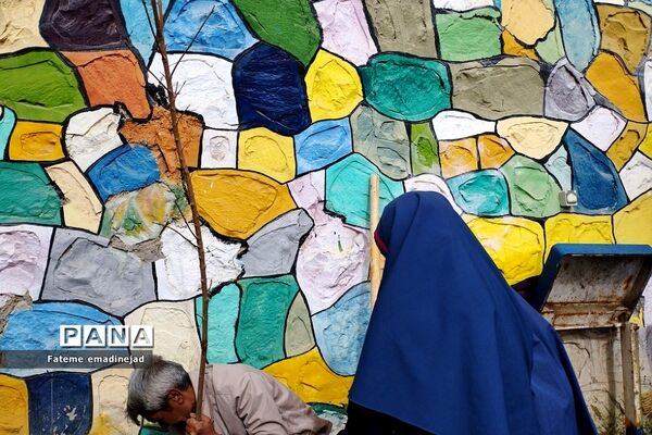 روز درختکاری در دبستان شهید سجادیان و امام رضا(ع) رودهن