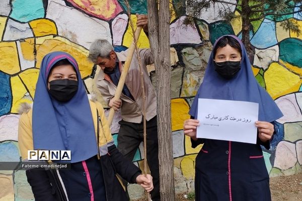 روز درختکاری در دبستان شهید سجادیان و امام رضا(ع) رودهن