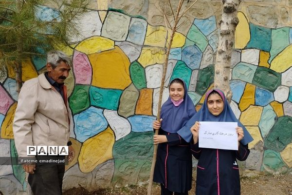 روز درختکاری در دبستان شهید سجادیان و امام رضا(ع) رودهن