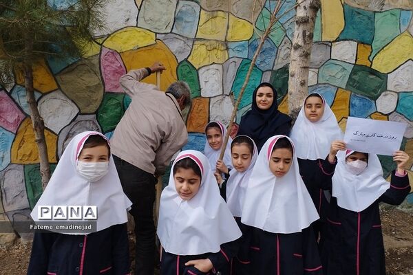 روز درختکاری در دبستان شهید سجادیان و امام رضا(ع) رودهن