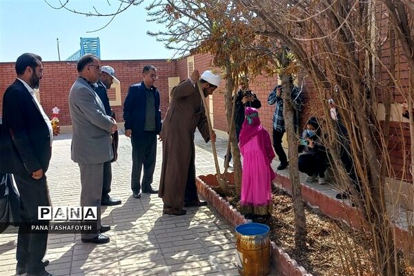 مراسم کاشت نهال در روز درختکاری در مدارس فشافویه