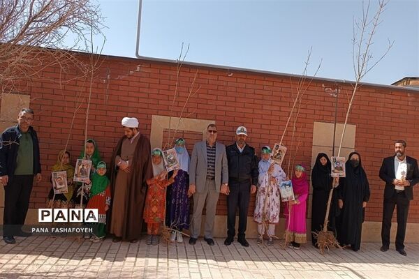 مراسم کاشت نهال در روز درختکاری در مدارس فشافویه