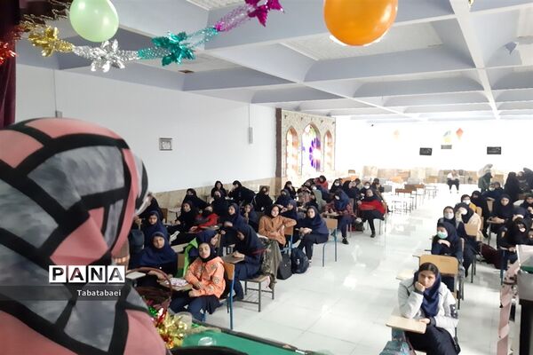 برگزاری جشن نیمه‌شعبان در دبیرستان زینبیه منطقه ۱۳