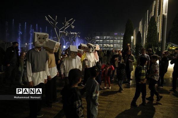 پایکوبی آب و نور در شب شکفتن گل نرگس