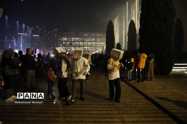 پایکوبی آب و نور در شب شکفتن گل نرگس