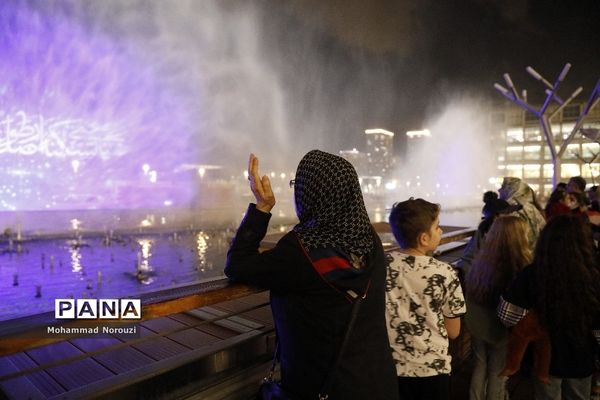 پایکوبی آب و نور در شب شکفتن گل نرگس