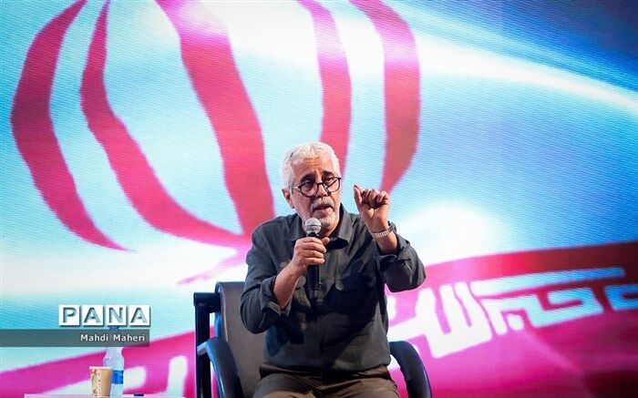 احمدرضا درویش: ابراهیم حاتمی کیا پرچمدار سینمای دفاع مقدس بود