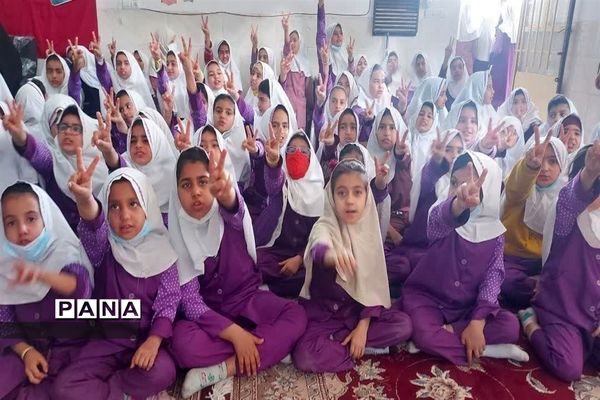 جشن میلاد مولای مهربانی و امید زندگانی در دبستان حضرت رقیه ناحیه یک یزد