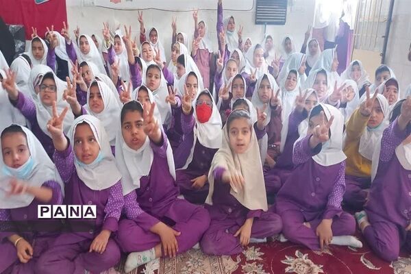 جشن میلاد مولای مهربانی و امید زندگانی در دبستان حضرت رقیه ناحیه یک یزد