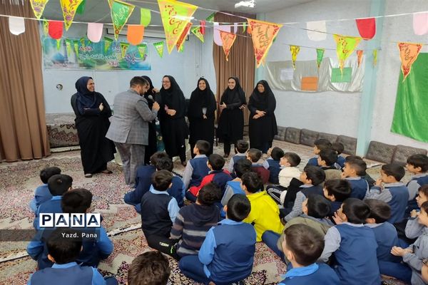 جشن بزرگ میلاد امام زمان(عج) در دبستان پسرانه آذر یزدی ناحیه یک یزد
