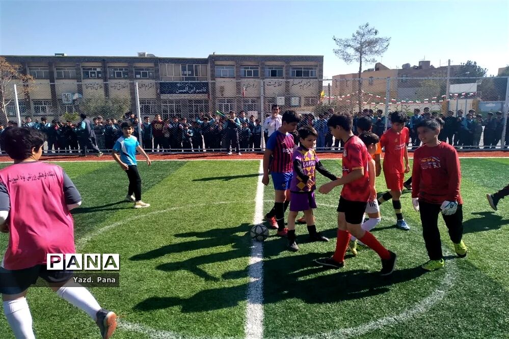 مسابقات فوتبال بین مدرسه‌ای پسران ناحیه یک یزد