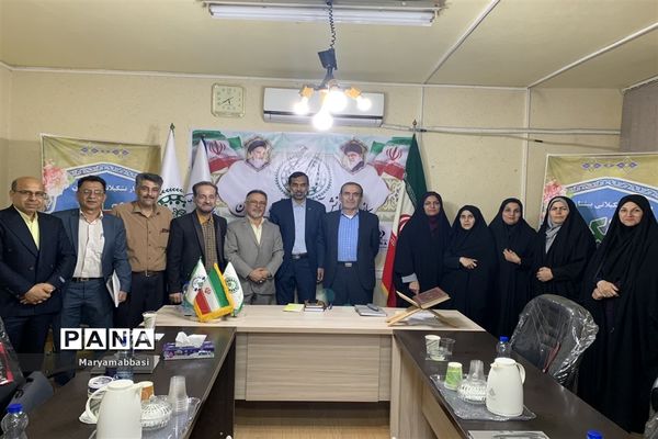 نشست مدیر سازمان دانش‌آموزی خوزستان با مربیان پیشکسوت