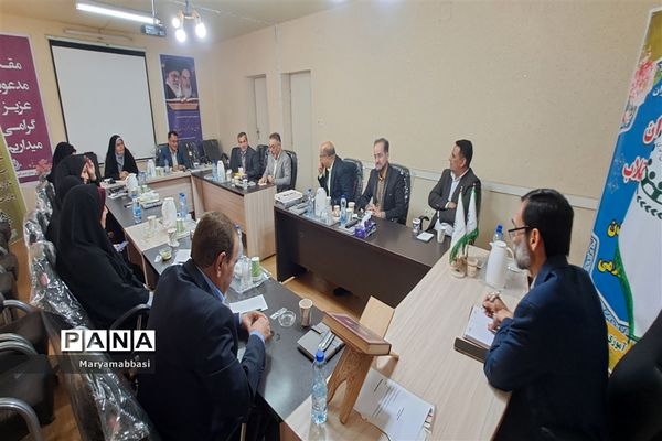 نشست مدیر سازمان دانش‌آموزی خوزستان با مربیان پیشکسوت