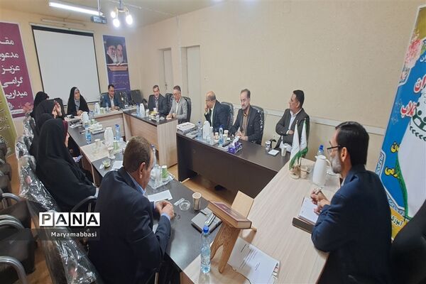نشست مدیر سازمان دانش‌آموزی خوزستان با مربیان پیشکسوت