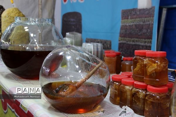 نمایشگاه صنایع‌دستی و محصولات اقوام و عشایر ایرانی در اسلامشهر