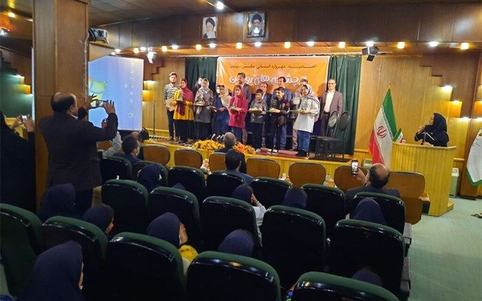 اختتامیه مهرواره عکس نوشت «از چشم های روشن» در خراسان جنوبی برگزار شد