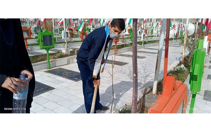 کاشت نهال توسط دانش‌آموزان پیشتاز زاهدان