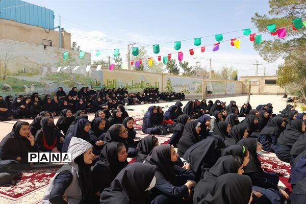 جشن بزرگ میلاد امام زمان(عج) در دبیرستان زینب ابرکوه