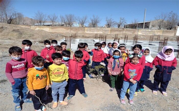 کودکان کاشت درخت را باید از کودکی یاد بگیرند