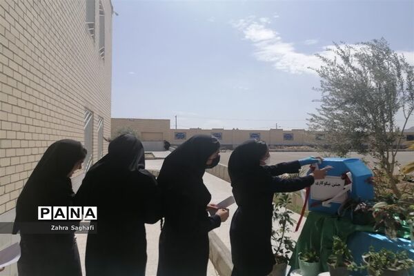 برگزاری جشن نیکوکاری در دبیرستان برکت شهرستان خاتم