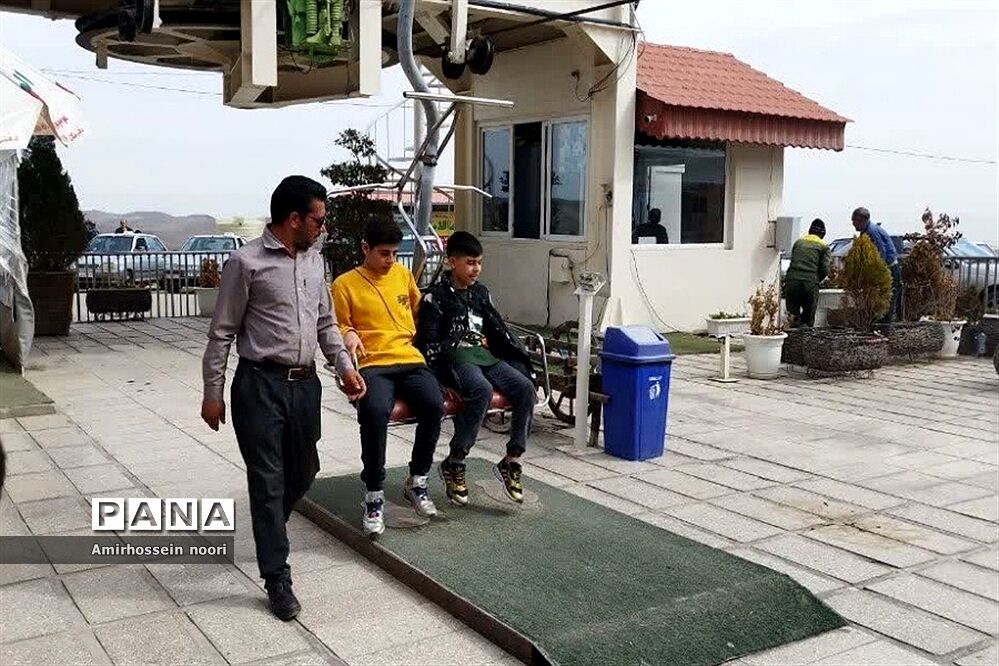 اردوی تفریحی دانش‌آموزان مدرسه شهدای بانک مسکن در مشهد مقدس