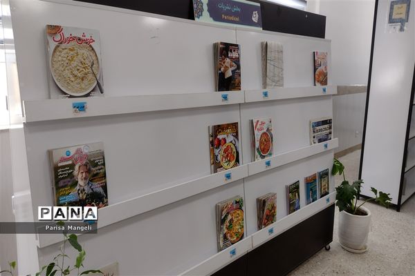 کتابخانه گردی دانش‌آموزان دبیرستان توحید خاتم همزمان با نوزدهمین سالروز تأسیس نهاد کتابخانه‌های عمومی