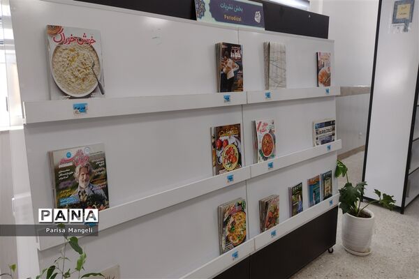 کتابخانه گردی دانش‌آموزان دبیرستان توحید خاتم همزمان با نوزدهمین سالروز تأسیس نهاد کتابخانه‌های عمومی