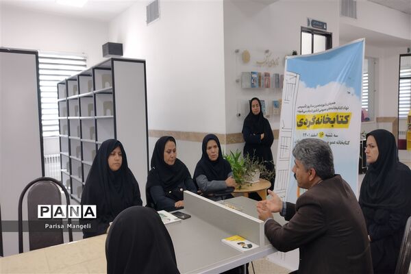 کتابخانه گردی دانش‌آموزان دبیرستان توحید خاتم همزمان با نوزدهمین سالروز تأسیس نهاد کتابخانه‌های عمومی