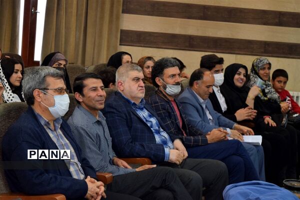 مراسم تقدیر از دانش‌آموزان برتر درسی و اخلاقی دبیرستان هیات امنایی شهید عاشوری منطقه ۱۴