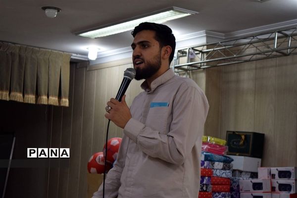 مراسم تقدیر از دانش‌آموزان برتر درسی و اخلاقی دبیرستان هیات امنایی شهید عاشوری منطقه ۱۴