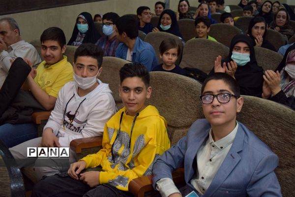 مراسم تقدیر از دانش‌آموزان برتر درسی و اخلاقی دبیرستان هیات امنایی شهید عاشوری منطقه ۱۴