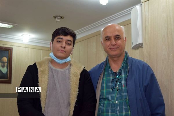 مراسم تقدیر از دانش‌آموزان برتر درسی و اخلاقی دبیرستان هیات امنایی شهید عاشوری منطقه ۱۴