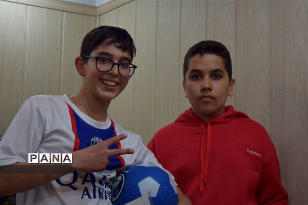 مراسم تقدیر از دانش‌آموزان برتر درسی و اخلاقی دبیرستان هیات امنایی شهید عاشوری منطقه ۱۴