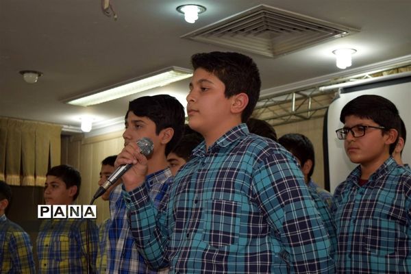 مراسم تقدیر از دانش‌آموزان برتر درسی و اخلاقی دبیرستان هیات امنایی شهید عاشوری منطقه ۱۴