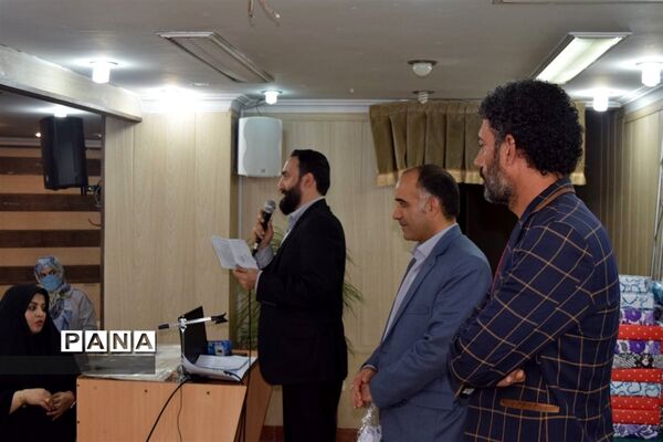 مراسم تقدیر از دانش‌آموزان برتر درسی و اخلاقی دبیرستان هیات امنایی شهید عاشوری منطقه ۱۴